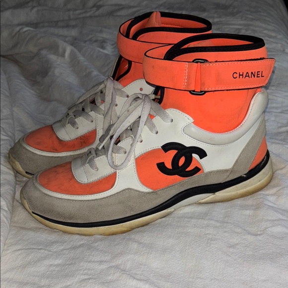 Chanel 2018 Interlocking CC Logo Wedge Sneakers - Picture 1 of 9